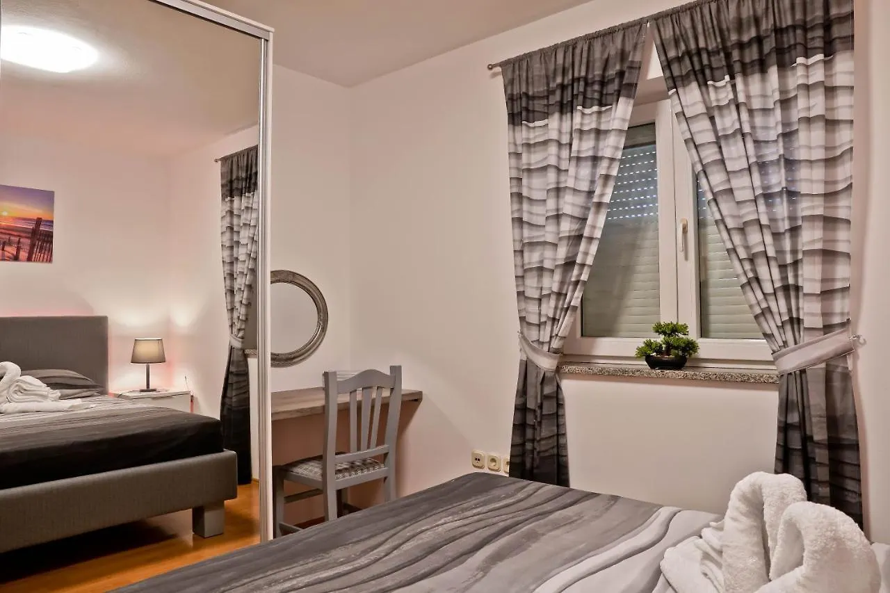 Apartment Dalibor 1870 Pula Croatia