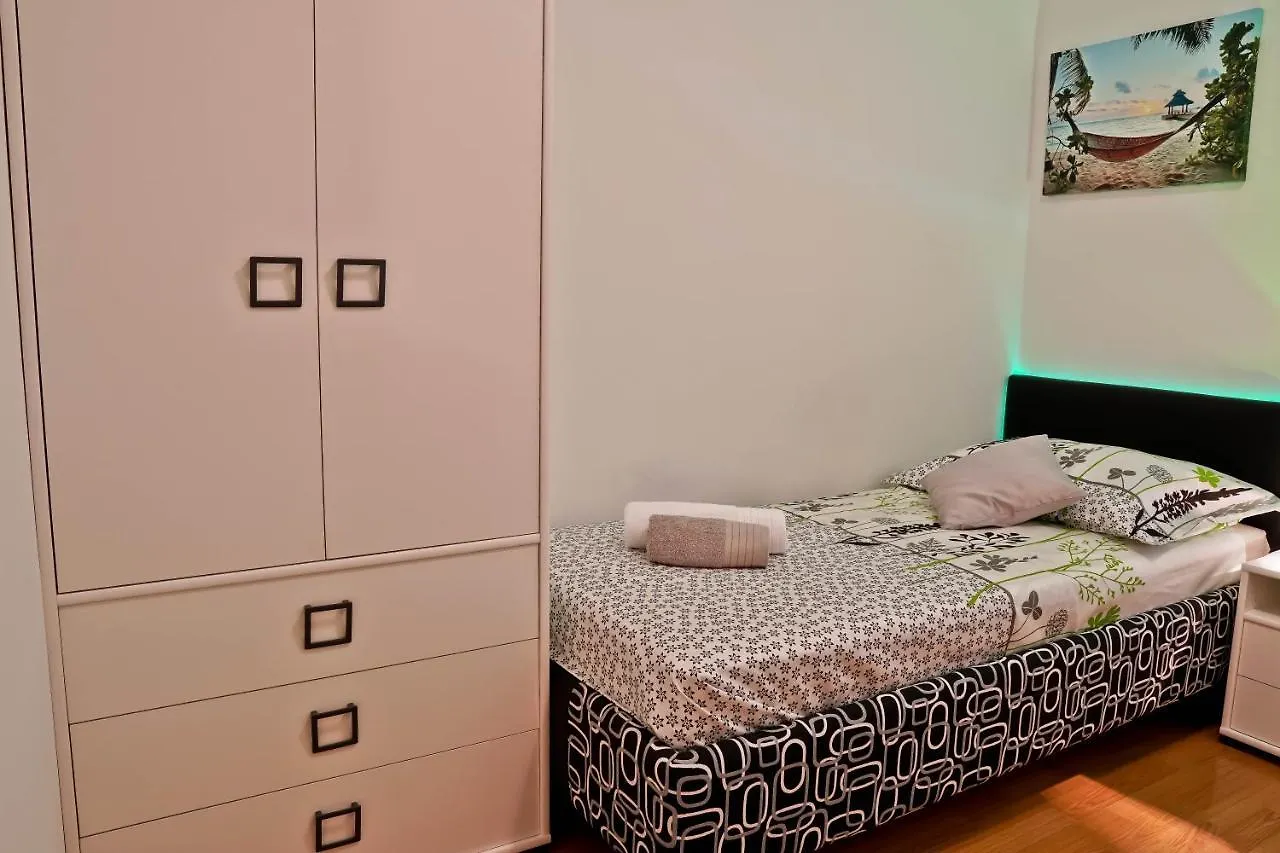 Apartment Dalibor 1870 Pula 0*,  Croatia